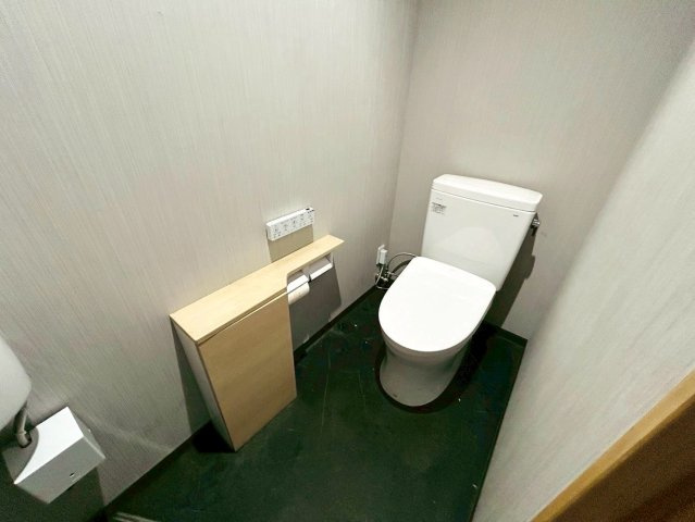 西一色町 貸工場のトイレ