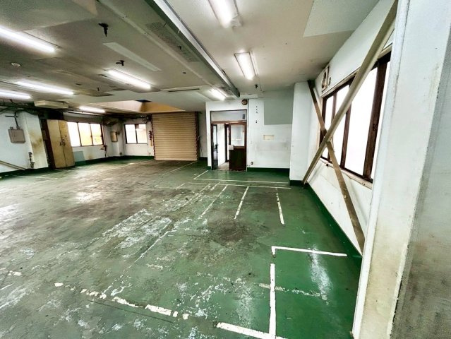 西一色町 貸工場の内装