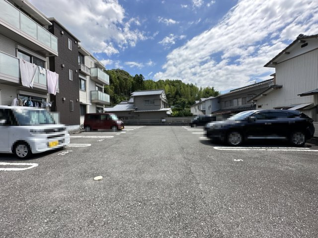 ベレオ東久万の駐車場