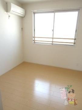 ラーバンコートⅡ番館の居間・リビング|洋室