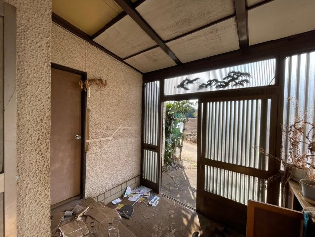 富里市根木名　中古戸建の玄関