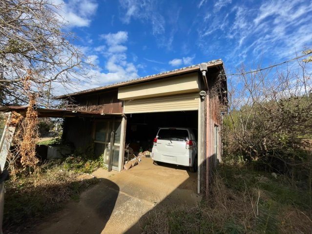 富里市根木名　中古戸建の前面道路含む現地写真