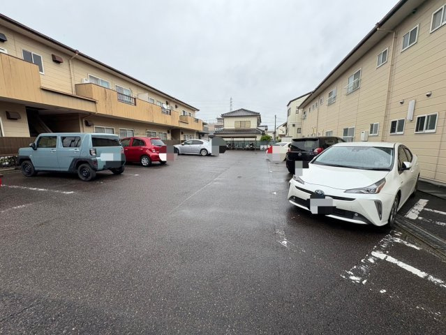 ハイツ朝日ケ丘Aの駐車場