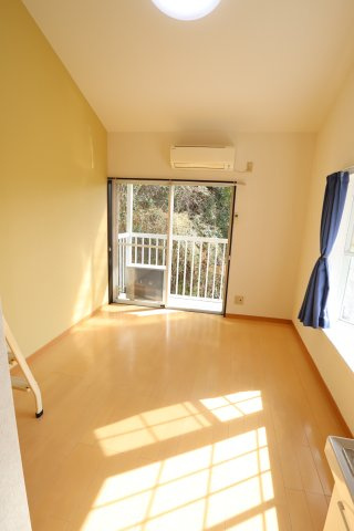 クイーンパレス住吉の居間・リビング