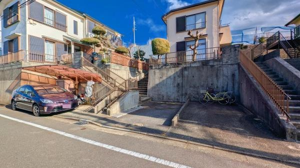 横浜市緑区鴨居３丁目の売地の前面道路含む現地写真|カースペースになります