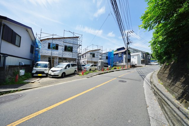 【横浜市保土ケ谷区上菅田町776-10全4棟新築戸建て】★仲介手数料無料★（上菅田笹の丘小学校・上菅田中学校）の前面道路含む現地写真