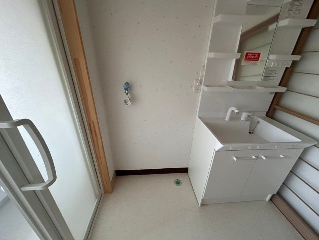 中古一戸建住宅の独立洗面台