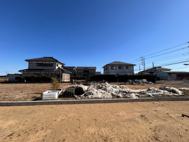 中古一戸建住宅の前面道路含む現地写真