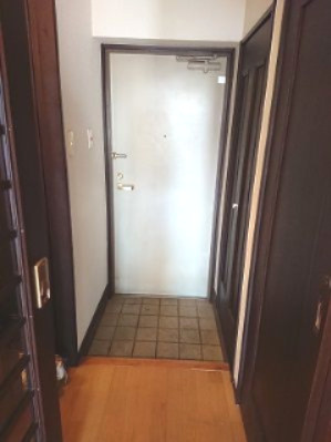 ライオンズマンション東町【キャッシュバック対象】の玄関|落ち着いた玄関です