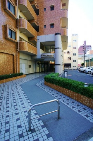 ライオンズマンション東町【キャッシュバック対象】のエントランス|落ち着いたエントランスです