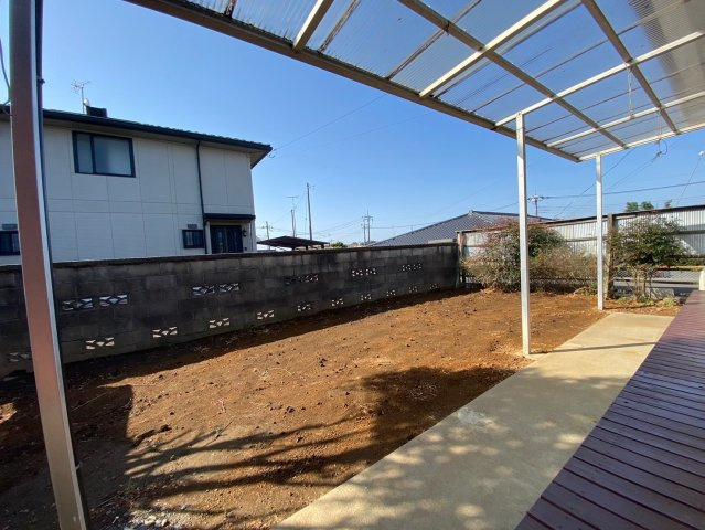 緑川戸建ての庭|縁側も付いています。急な雨でも洗濯物も安心・暖かい日には縁側でお茶を飲むのも良いですね♪