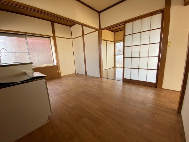 緑川戸建てのキッチン|コンパクトなキッチンで掃除もラクラク♪