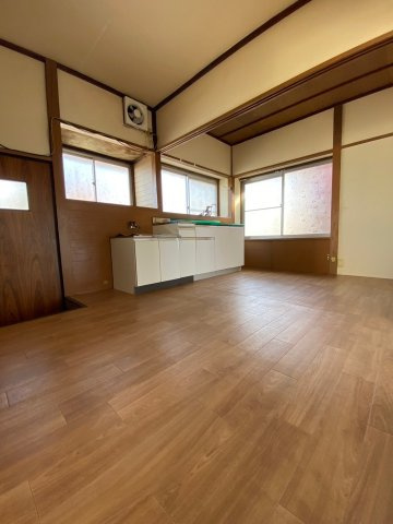 緑川戸建てのキッチン|コンパクトなキッチンで掃除もラクラク♪