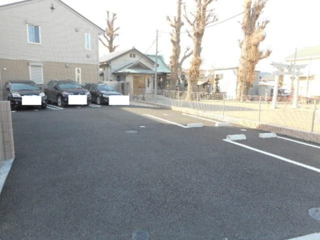 シャルレーヌの駐車場