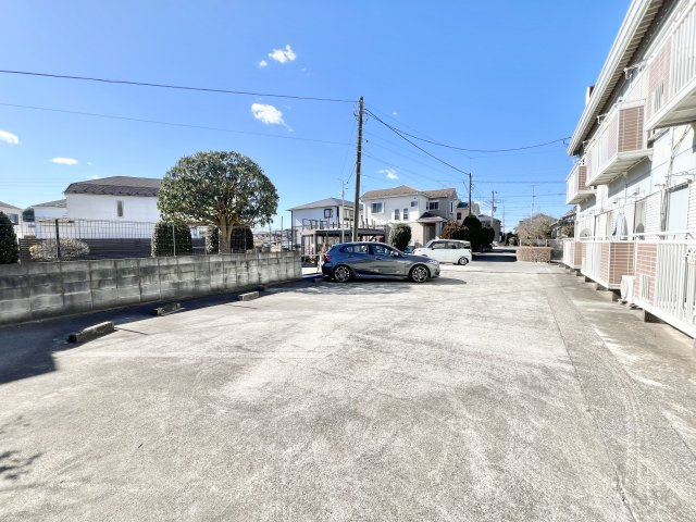 ウエストハイツⅡの駐車場