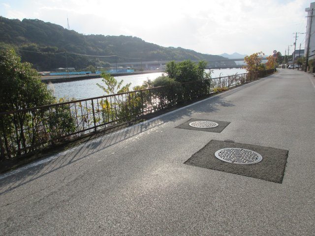 高須新町　中古戸建の前面道路含む現地写真