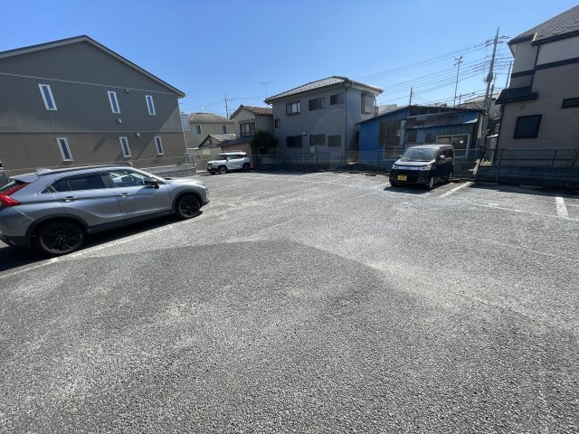 クレール新柏の駐車場