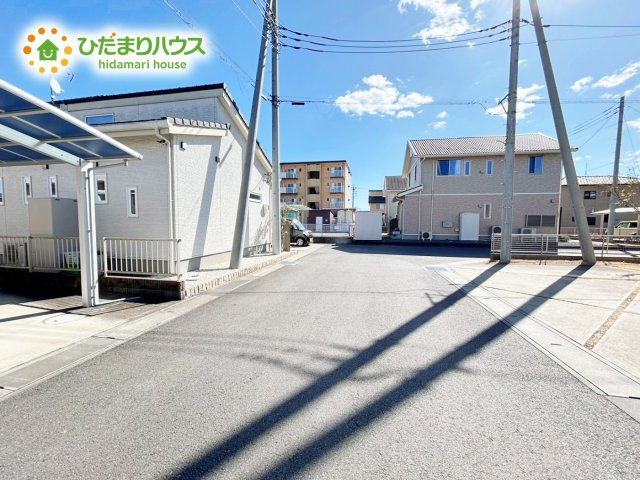 【前面道路含む現地写真】 | 笠間市旭町　中古戸建 | 広々とした前面道路で駐車も楽々です！