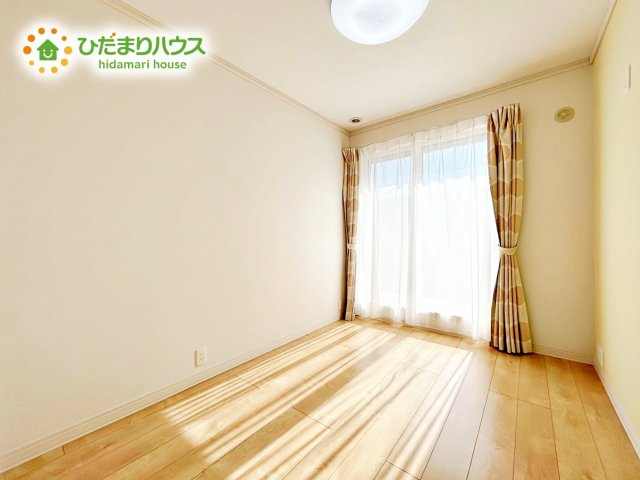 【洋室】 | 笠間市旭町　中古戸建 | 明るい色の床なので、どんな家具でもマッチします☆彡