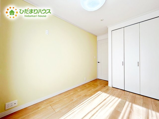 【洋室】 | 笠間市旭町　中古戸建 | バルコニーに面した明るい洋室☆彡