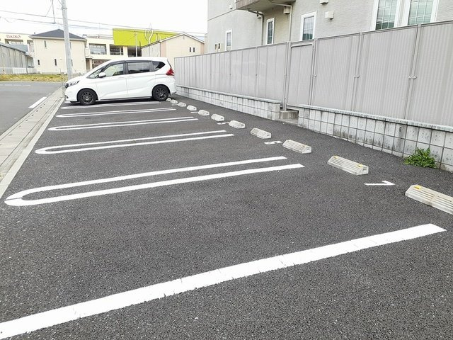 サングレアル・希の駐車場|駐車場があるので、車を買う予定の方も安心です