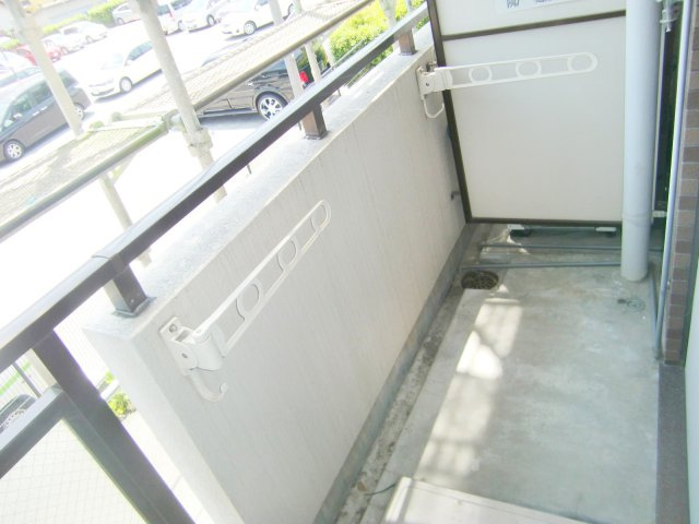 スプリング逆瀬川のバルコニー|陽当たり良好なバルコニーです