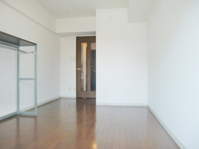 スプリング逆瀬川の居間・リビング|ゆったりとした居間です