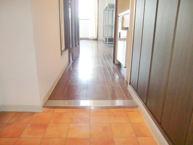 スプリング逆瀬川の玄関|落ち着いた玄関です