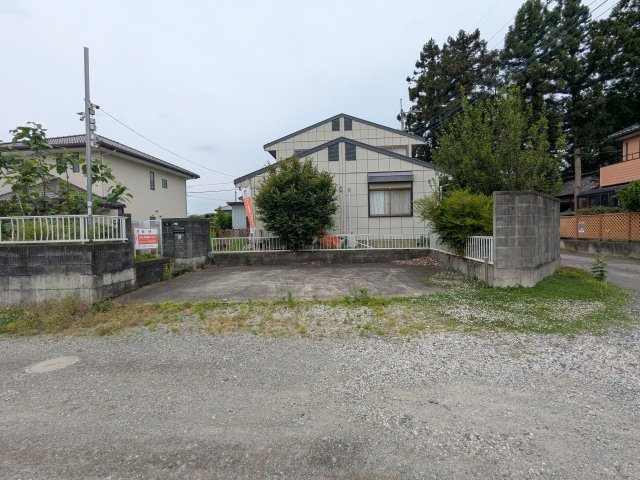 中古戸建　高崎市本郷町の駐車場|雨の日でも足元安心な駐車場。