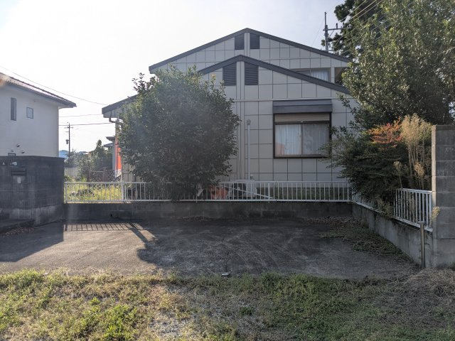 中古戸建　高崎市本郷町の駐車場