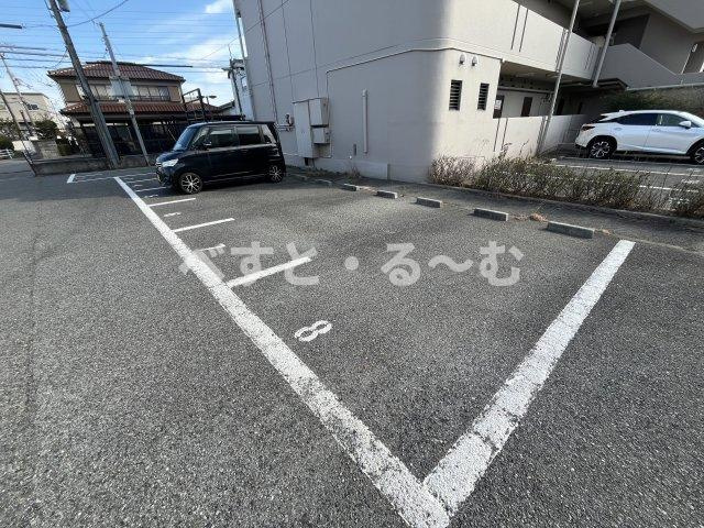ダイニチコンストラクションの駐車場