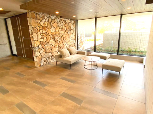 アルファステイツ長泉Ⅱのエントランス|エントランス付近の談話スペース