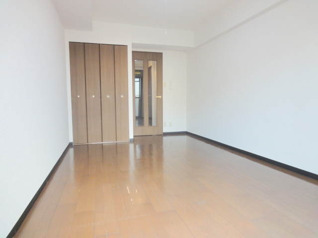 スプリング逆瀬川の居間・リビング|使いやすいリビングです