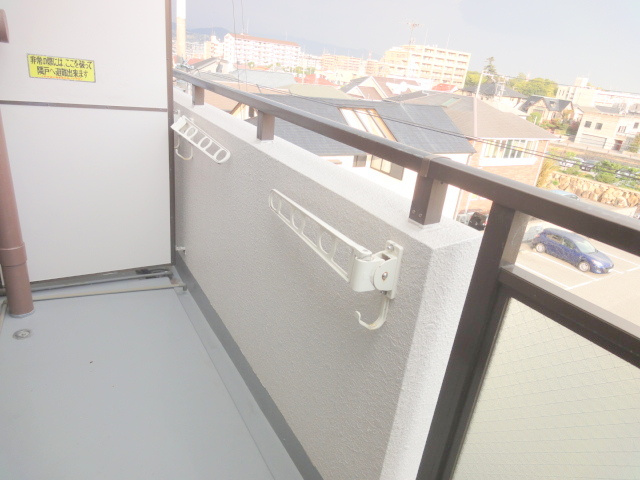 スプリング逆瀬川のバルコニー|開放的で明るい空間を演出してくれるバルコニーです