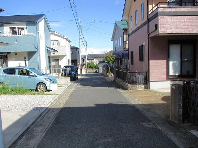 高坊二丁目2番21-5号（A-10）の前面道路含む現地写真
