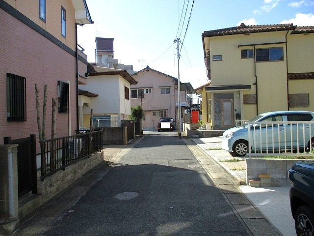 高坊二丁目2番21-5号（A-10）の前面道路含む現地写真