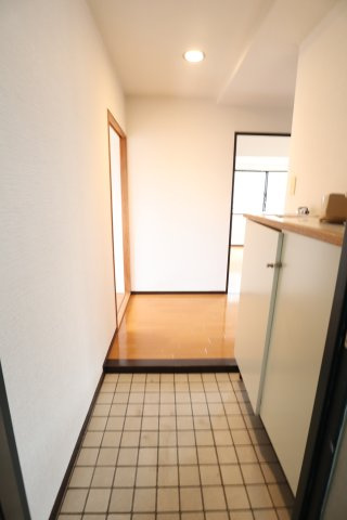 大阪市城東区今福東２丁目の賃貸マンションの玄関