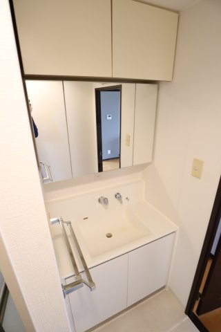 大阪市城東区今福東２丁目の賃貸マンションの洗面所