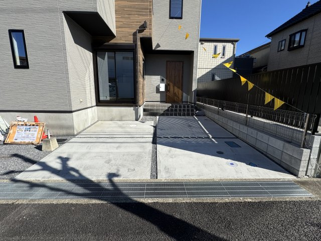 八潮市緑町５丁目新築戸建【柳之宮小学校：7分】の駐車場|駐車スペース・並列２台駐車可