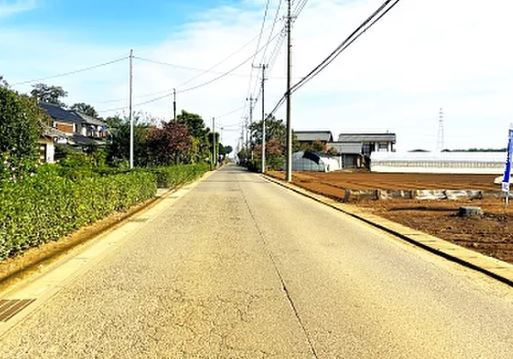【土地】川越市中福建築条件無し売地の前面道路含む現地写真|前面道路含む現地写真です