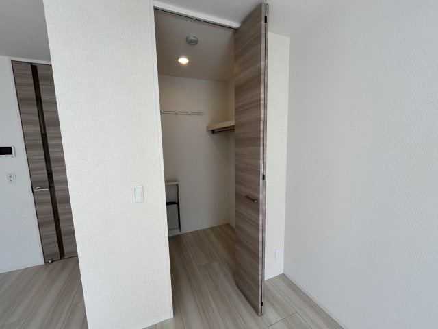 アクトルシェリアの収納|照明付きウォークインクローゼット