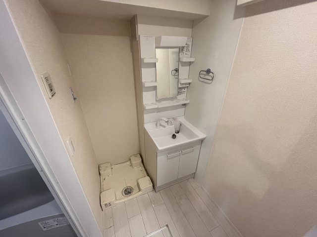 アクトルシェリアの洗面所|明るい洗面所です