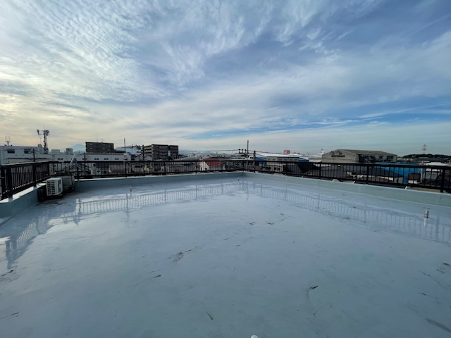 【バルコニー】 | 原田ビル | 開放的で明るい空間を演出してくれるバルコニーです