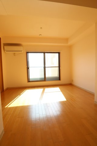 大阪市都島区都島南通１丁目の賃貸マンションの居間・リビング