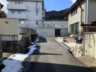 【前面道路含む現地写真】