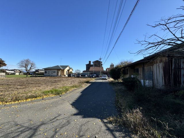 ‐三丁目不動産-　本庄市今井　売地の前面道路含む現地写真