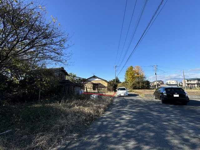 ‐三丁目不動産-　本庄市今井　売地の前面道路含む現地写真