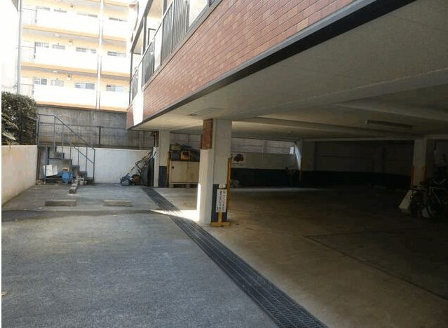 グリーンセピアの駐車場