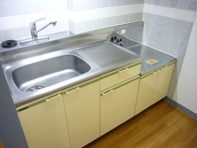 グリーンセピアのキッチン