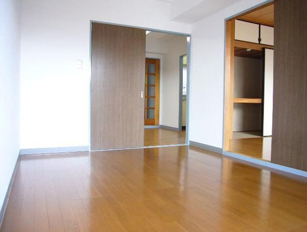 グリーンセピアの寝室